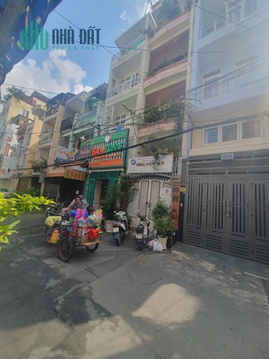CHÍNH CHỦ - HẺM XE HƠI TRẢI NHỰA 10M - NỞ HẬU NHẸ TÀI LỘC - CÁCH QUẬN 1, QUẬN 5, QUẬN 10 CHỈ VÀI