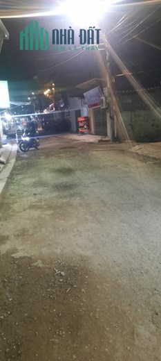 BÁN ĐẤT TẶNG NHÀ CẤP 4. CÓ GÁC LỬNG, 60M TẠI KIM CHUNG, OTO GẦN, 50M RA OTO TRÁNH. TIỆN ÍCH NGẬP
