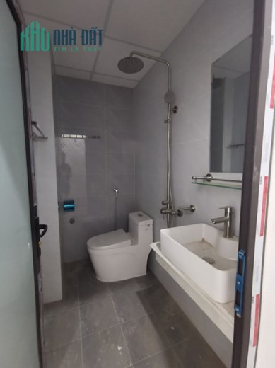Chỉ 5 tỷ sở hữu nhà Đặng văn Ngữ 40m2 5 tầng, ô tô đỗ cổng, nói không quy hoạch