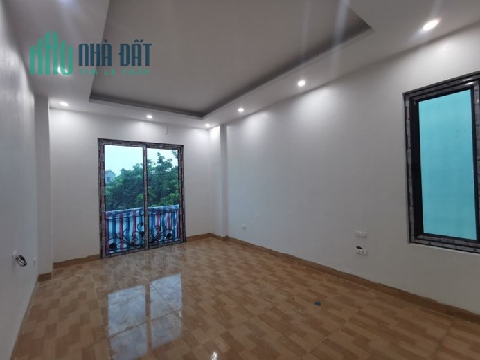 Chỉ 5 tỷ sở hữu nhà Đặng văn Ngữ 40m2 5 tầng, ô tô đỗ cổng, nói không quy hoạch