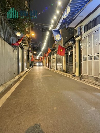 NHÀ  LIỀN KỀ PHỐ NGUYỄN SƠN - GARA Ô TÔ - THÁNG MÁY