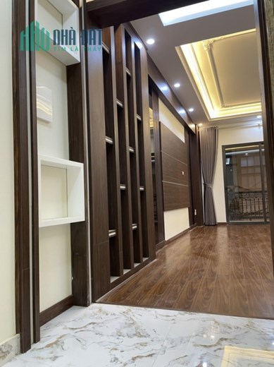 NHÀ  LIỀN KỀ PHỐ NGUYỄN SƠN - GARA Ô TÔ - THÁNG MÁY