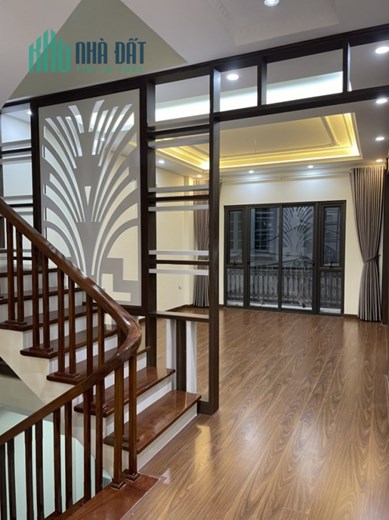 NHÀ  LIỀN KỀ PHỐ NGUYỄN SƠN - GARA Ô TÔ - THÁNG MÁY
