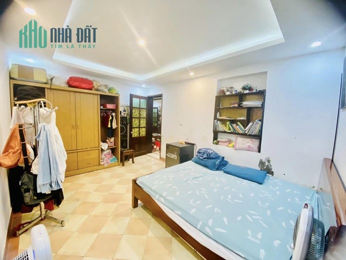Tập thể đại học Công Đoàn 68m, hai mặt thoáng, sát phố, sổ riêng.