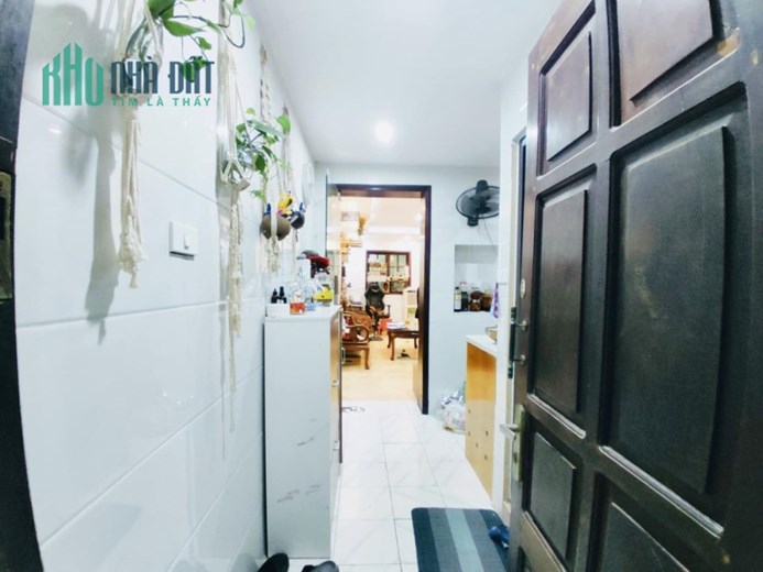Tập thể đại học Công Đoàn 68m, hai mặt thoáng, sát phố, sổ riêng.