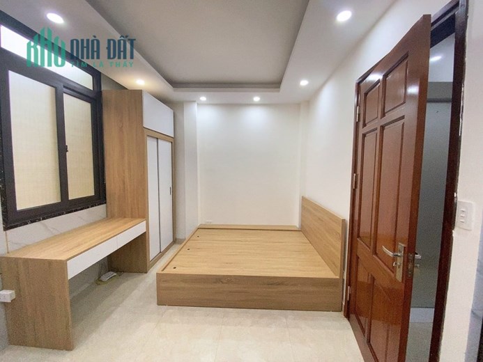 40m Mặt Tiền 4.5m Nhỉnh 9 Tỷ Phố Hoàng Quốc Việt Phân Lô Ô Tô. Nhà Xây Chắc Chắn Chủ Thiện Chí Bán.