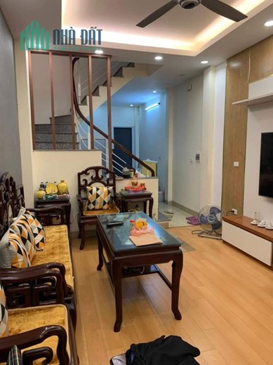Bán nhà phố Lê Trọng Tấn ô tô đỗ cổng, nhà đẹp, 3 ngủ, 35m, 3.5tỷ