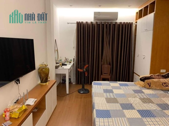 Bán nhà phố Lê Trọng Tấn ô tô đỗ cổng, nhà đẹp, 3 ngủ, 35m, 3.5tỷ