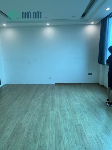 70m 5 Tầng Phố Hoàng Quốc Việt Vỉa Hè Đá Bóng Ô Tô Tránh Kinh Doanh Bất Chấp. Chủ Cần Bán Nhanh.