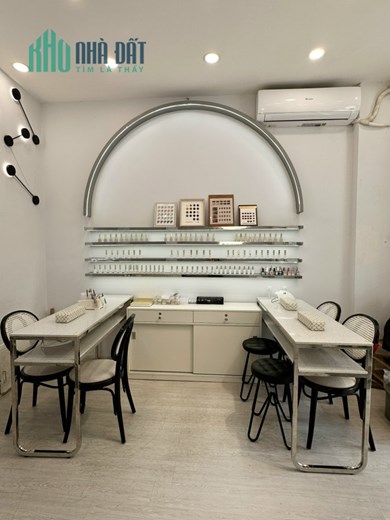HOT HOT ! NHANH CÒN ! SHOCK SANG TIỆM NAIL GIÁ RẺ, 210 Võ Văn Tần P5 Q3 , Tel : 0966315405