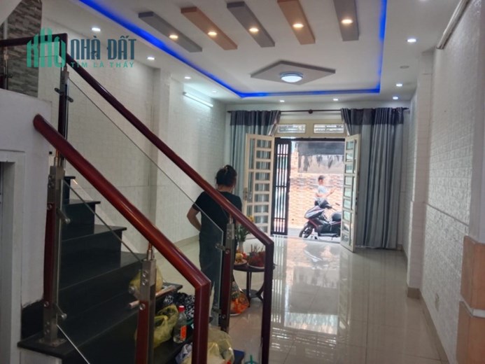 Cho thuê nhà Chu Văn An, 4 tầng, 3 phòng ngủ nhà mới 12trieu