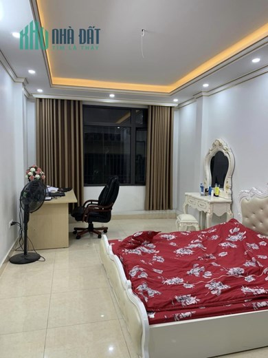55m Mặt Tiền 5.5m Giá Nhỉnh 13 Tỷ Trần Quốc Hoàn Trung Tâm Cầu Giấy.Phân Lô Kinh Doanh Văn Phòng.