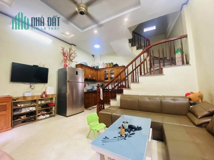 Bán nhà Giáp Nhị, Hoàng Mai, 31m, 5T, mới đẹp ở luôn chỉ hơn 2 tỷ.