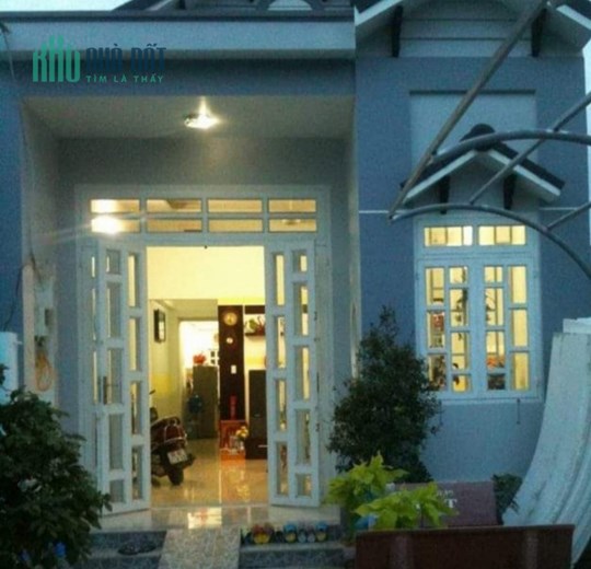 Cho thuê nhà nguyên căn, 150m2, mặt tiền Lô 2, kế trường cấp 3 Lê Minh Xuân