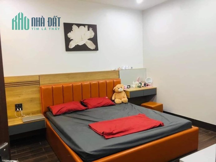 Hoàng Cầu 4.65 tỷ Nhà Đẹp Sát Hồ Khu Vip Phân Lô