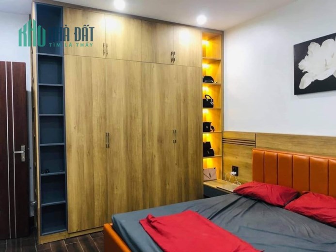Hoàng Cầu 4.65 tỷ Nhà Đẹp Sát Hồ Khu Vip Phân Lô
