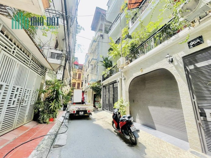 Bán nhà phân lô Lạc Trung, Hai Bà Trưng, 100m, MT 5.5m, gara oto, vỉa hè, oto tránh, chỉ 14.5 tỷ