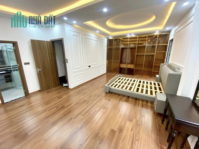 BÁN NHÀ MỚI NGUYỄN VĂN CỪ, 65M x 6 TẦNG, THANG MÁY, GARA Ô TÔ, 13 TỶ 4