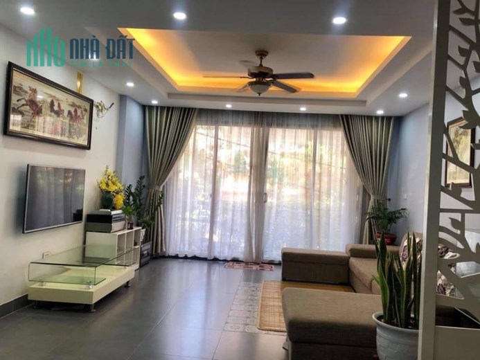 -Bán nhà  50m x 5tầng  x 8 tỷ Ngô Thì Nhậm
-	Phân lô kinh doanh
