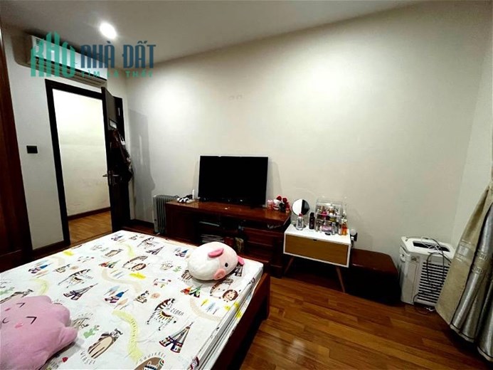 - Cần bán Căn hộ Tòa V2 Chung Cư HOMECITY 177 Trung kính  DT 86m , T 24 , gia 4.9 tỷ . LH 0989129838