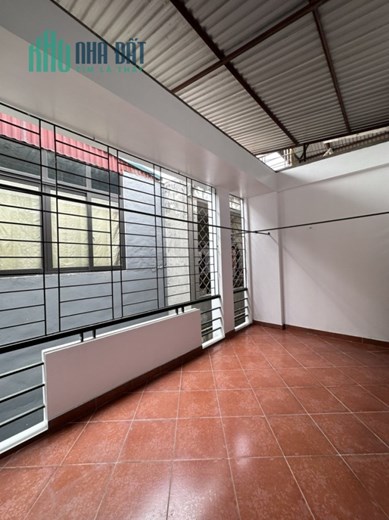 Một nhà ra ô tô tránh phố Nguyễn Ngọc Vũ 38m 4 tầng 4 ngủ ngõ thông gần hô ở sướng chỉ 5.2 tỷ lh