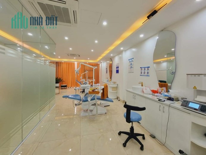 BÁN nhà mặt phố quận cầu giấy  văn phòng VIP 5X tỷ 95m 8 tầng MT 5.6m