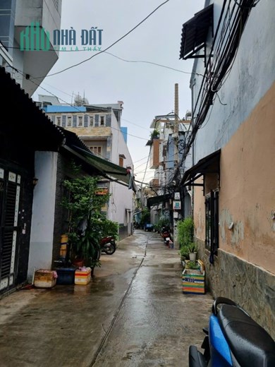 CHỈ 1 TỶ 500 TRIỆU SỞ HỮU NHÀ 3 TẦNG SHR, SÁT CHỢ BÌNH TRỊ ĐÔNG,Ô TÔ ĐỖ CỬA.