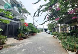 XE HƠI ĐẬU CỬA - ĐƯỜNG 7M KHU PHÂN LÔ THẠNH LỘC QUẬN 12, 5 TẦNG, NHÀ ĐẸP Ở NGAY, NHỈNH 4