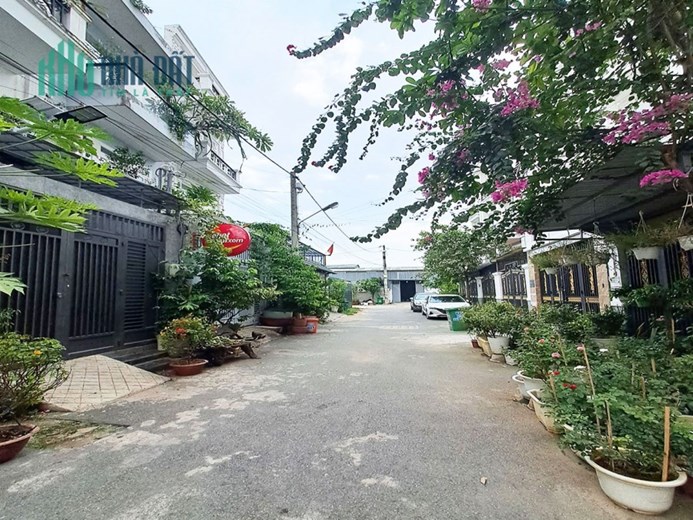 XE HƠI ĐẬU CỬA - ĐƯỜNG 7M KHU PHÂN LÔ THẠNH LỘC QUẬN 12, 5 TẦNG, NHÀ ĐẸP Ở NGAY, NHỈNH 4