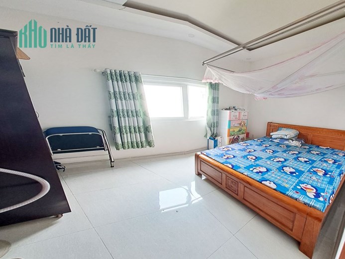 XE HƠI ĐẬU CỬA - ĐƯỜNG 7M KHU PHÂN LÔ THẠNH LỘC QUẬN 12, 5 TẦNG, NHÀ ĐẸP Ở NGAY, NHỈNH 4