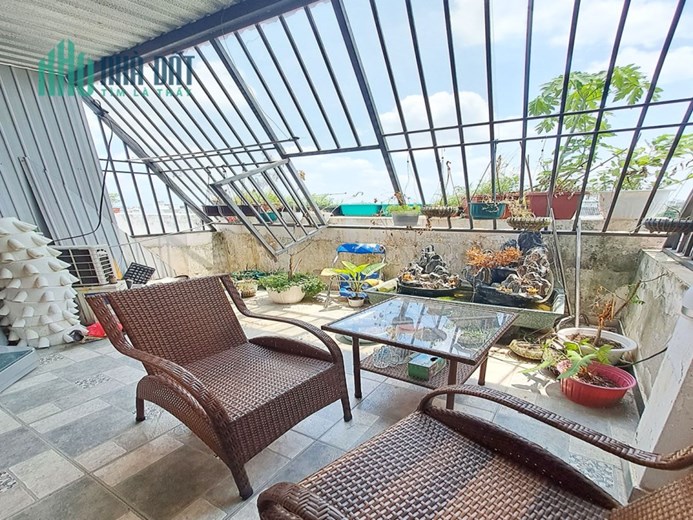 XE HƠI ĐẬU CỬA - ĐƯỜNG 7M KHU PHÂN LÔ THẠNH LỘC QUẬN 12, 5 TẦNG, NHÀ ĐẸP Ở NGAY, NHỈNH 4