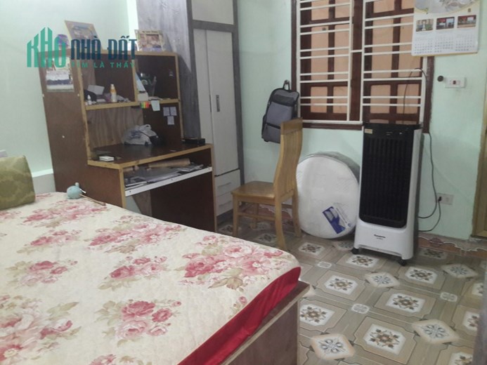 Bán nhà phố Thiên Lôi diện tích 65m 3 tầng sân cổng riêng GIÁ 3.5 tỉ, ngõ cực nông
