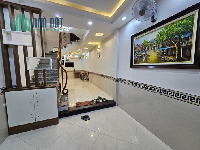 Nhà đẹp phố Bồ Đề, 5 tầng mới koong, ngõ thông gần ô tô, DT 40m2, MT 3.4m, nhỉnh 4 tỷ