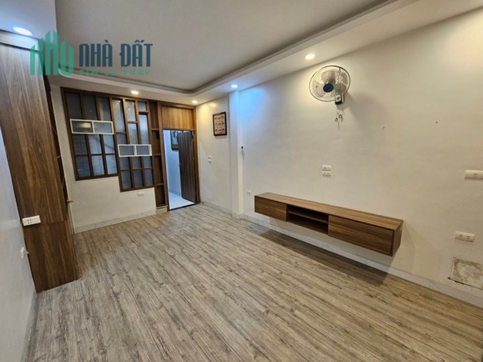 Nhà đẹp phố Bồ Đề, 5 tầng mới koong, ngõ thông gần ô tô, DT 40m2, MT 3.4m, nhỉnh 4 tỷ