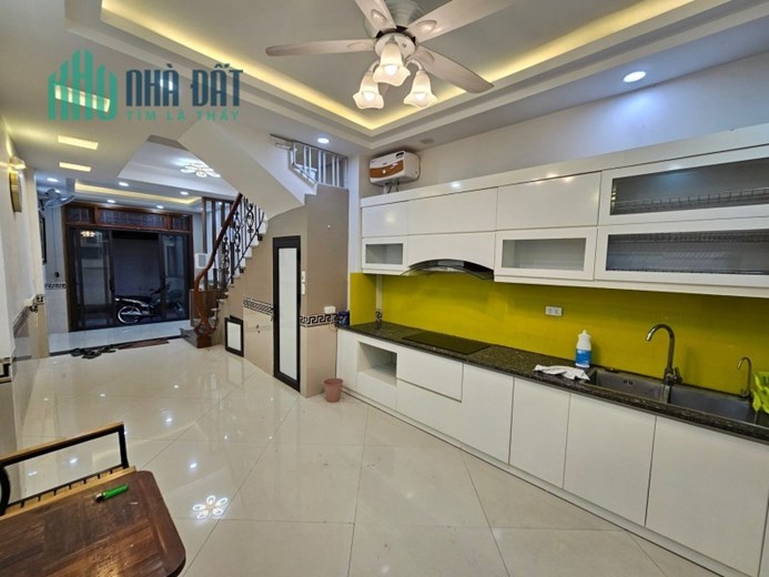 Nhà đẹp phố Bồ Đề, 5 tầng mới koong, ngõ thông gần ô tô, DT 40m2, MT 3.4m, nhỉnh 4 tỷ