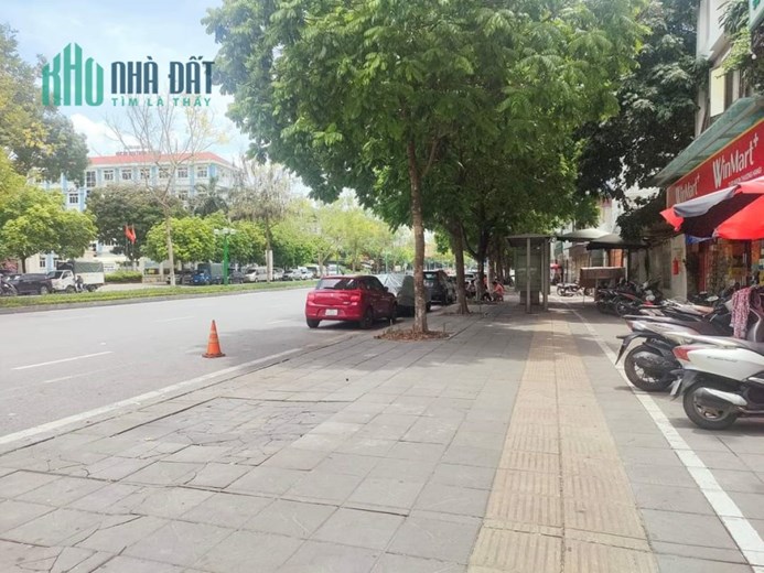 nhà mặt phố nguyễn văn huyên đường 40m vỉ hè kinh doanh 59m 36 tỷ 8T.