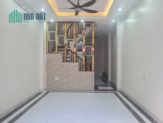 Chính Chủ-Nhà mới-Thượng Thanh Long Biên-40m²-4 tầng-Mt 3,8m-Ô tô đỗ tại cửa-Nhỉnh 3tỷ