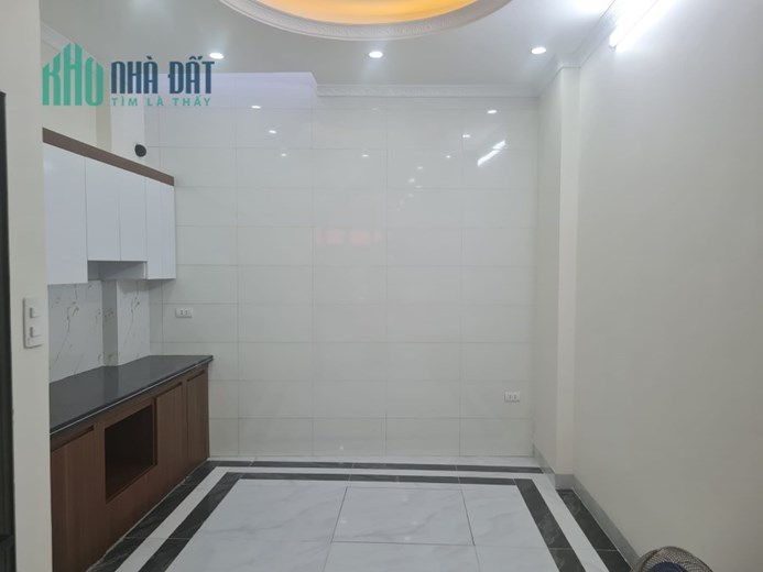 Chính Chủ-Nhà mới-Thượng Thanh Long Biên-40m²-4 tầng-Mt 3,8m-Ô tô đỗ tại cửa-Nhỉnh 3tỷ