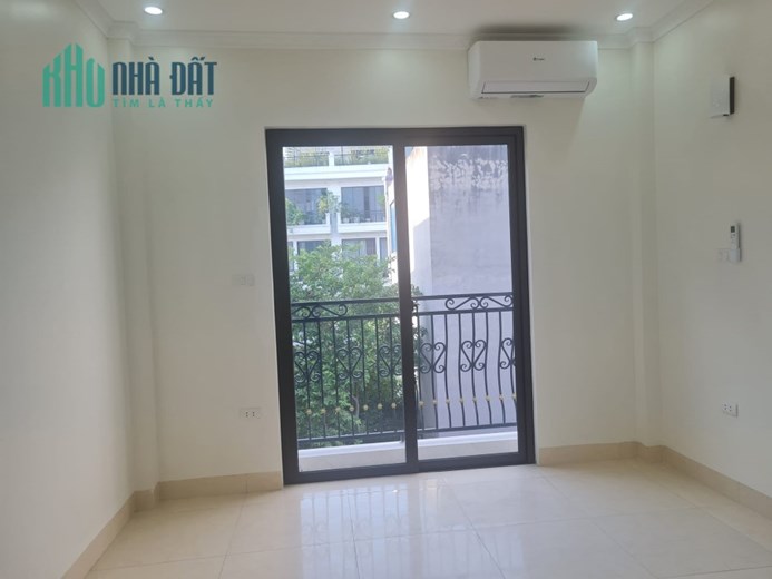 Chính Chủ-Nhà mới-Thượng Thanh Long Biên-40m²-4 tầng-Mt 3,8m-Ô tô đỗ tại cửa-Nhỉnh 3tỷ