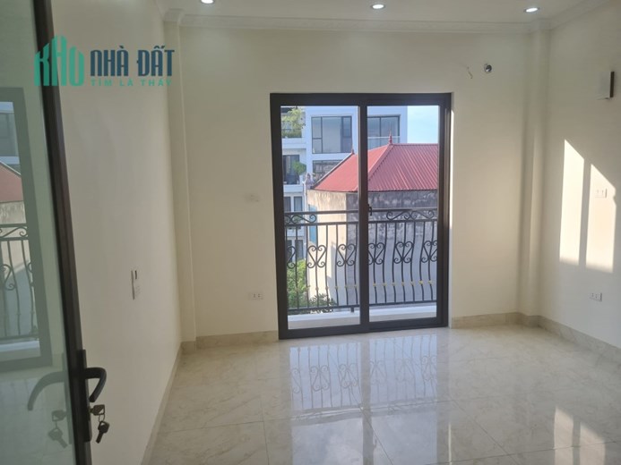 Chính Chủ-Nhà mới-Thượng Thanh Long Biên-40m²-4 tầng-Mt 3,8m-Ô tô đỗ tại cửa-Nhỉnh 3tỷ