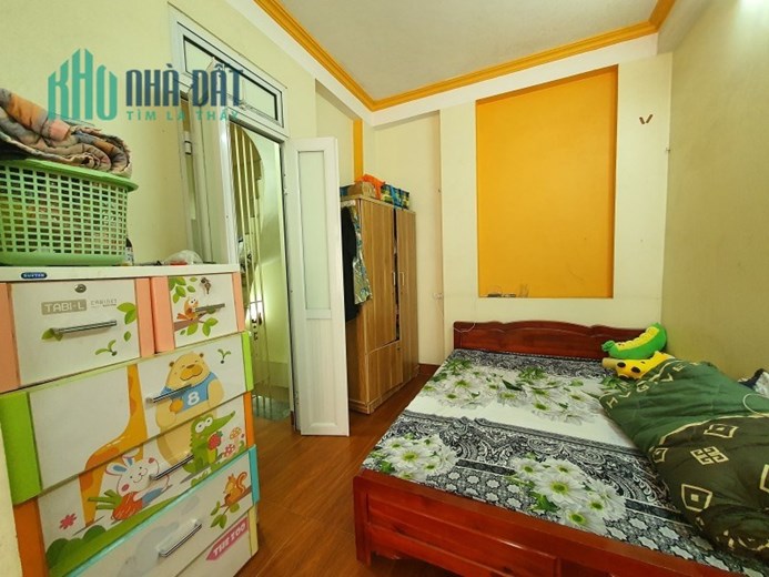 Bán nhà riêng Yên Xá Thanh Trì 32m 5 tầng 3 ngủ ngõ nông ba bước ra mặt phố nhỉnh 2 tỷ lh 0817606560
