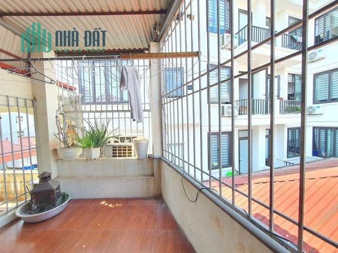 Bán nhà riêng Yên Xá Thanh Trì 32m 5 tầng 3 ngủ ngõ nông ba bước ra mặt phố nhỉnh 2 tỷ lh 0817606560