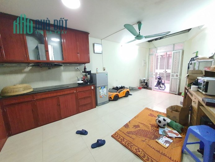 Bán nhà riêng Yên Xá Thanh Trì 32m 5 tầng 3 ngủ ngõ nông ba bước ra mặt phố nhỉnh 2 tỷ lh 0817606560