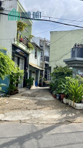 Bán nhanh ngôi nhà giao thông thuận tiện, tiện ích bủa vây, công năng ở hay kd nhỏ tốt