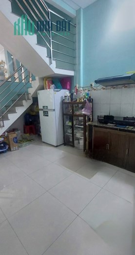 Bán nhanh ngôi nhà giao thông thuận tiện, tiện ích bủa vây, công năng ở hay kd nhỏ tốt