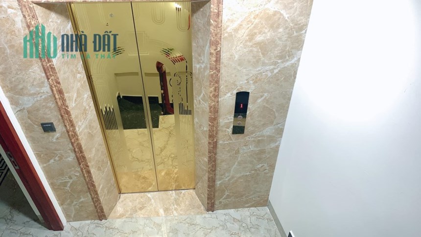 Bán Tòa căn hộ 202m2 phố Đội Cấn, Ba Đình Gara Ô tô tránh Thang máy Dòng tiền 3 tỷ/năm Giá 42.5 Tỷ