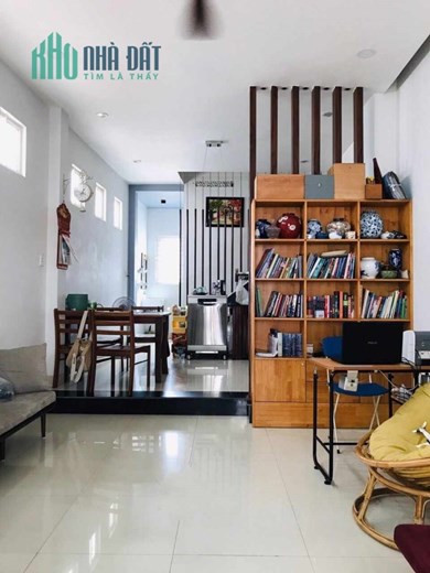 Nhà kiệt ô tô tránh nhau, sau lưng mặt tiền Điện Biên Phủ 1 căn, ô tô đậu đỗ 24/24