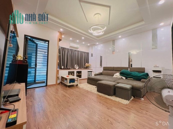 RẺ! Lô góc Nhân Chính, dân xây cực đẹp, ngõ 3m, thông, gần phố, 39m, 5T, chỉ 4.15 tỷ