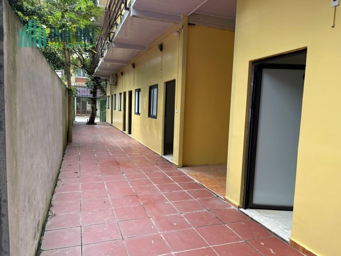 Chủ cần bán 303m2 hai mặt đường đang khai thác nhà trọ, gần ngay hồ Tân Xã, đường 2 ô tô tránh nhau.