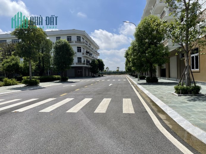 NHẬN NHÀ, SANG TÊN SỔ NGAY. GIÁ CHỈ 3 TỶ. HOTLINE: 0966 343 969